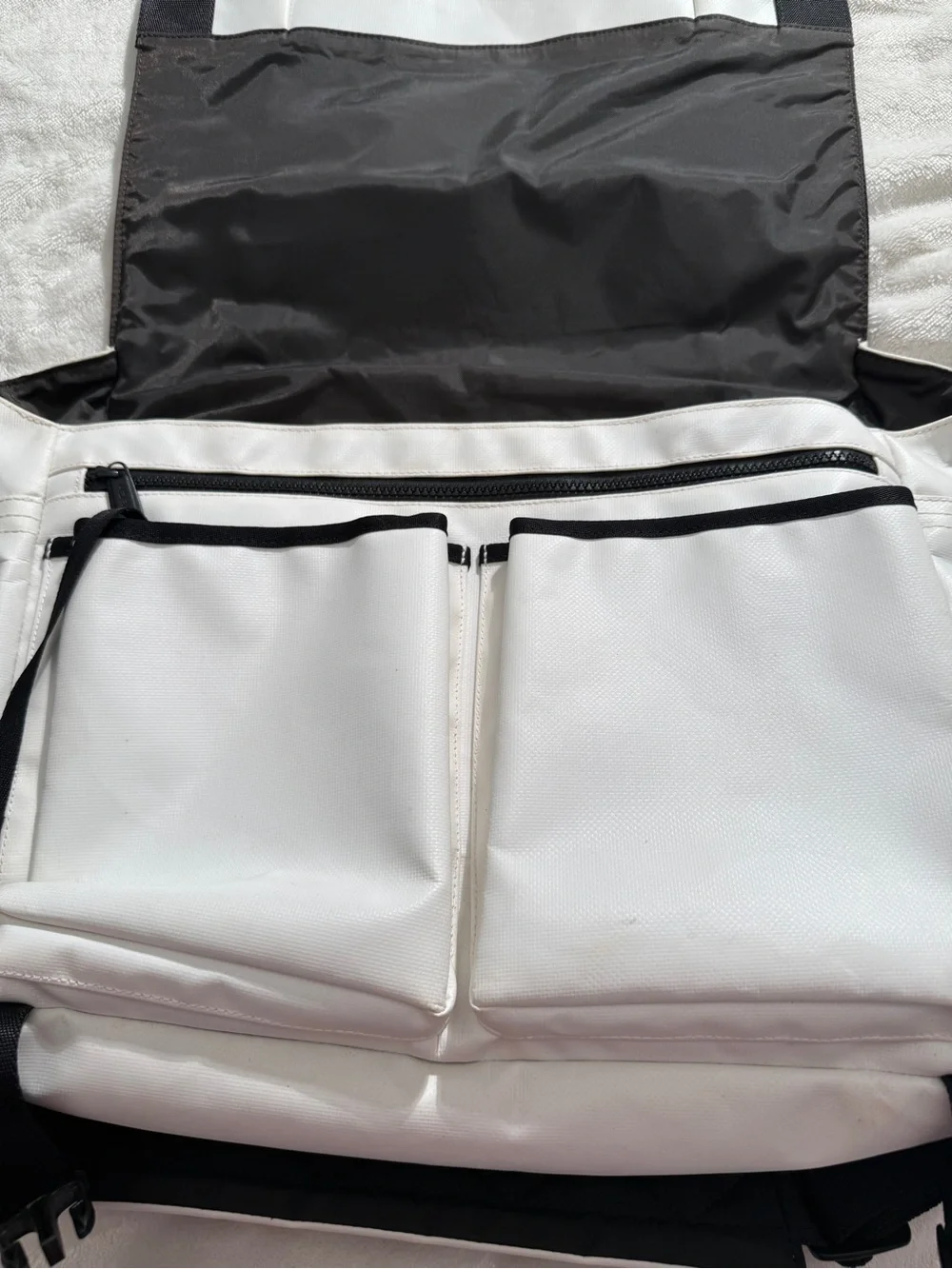T-Tech by TUMI White Tactical Technical Messenger Bag Crossbody Techwear 59671WT